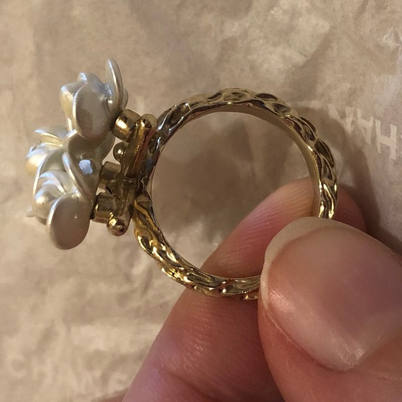 Chanel camellia ring - Picture 3 of 8